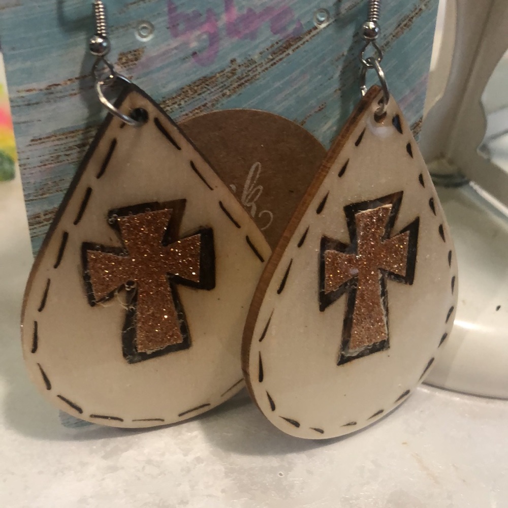 Rustic cross teardrop dangles - Picture 2 of 4